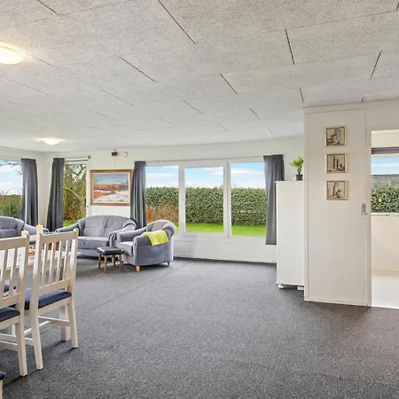 4 Bedroom Cozy In Vinderup