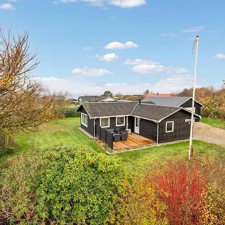 4 Bedroom Cozy In Vinderup