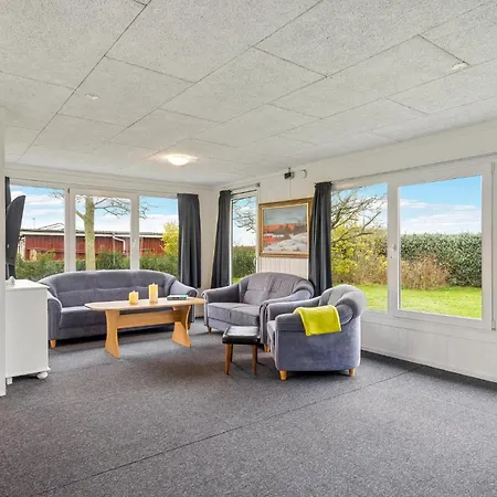 4 Bedroom Cozy In Vinderup