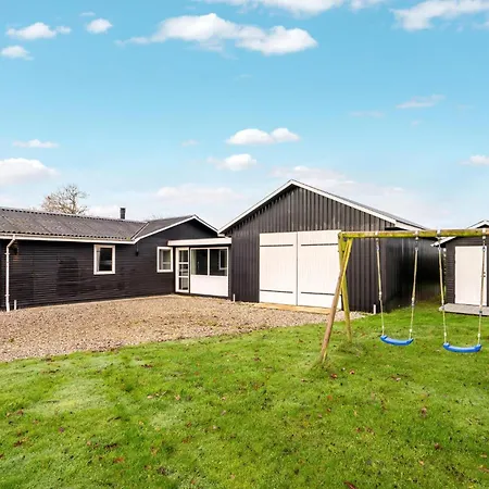 4 Bedroom Cozy In بيت للعطل