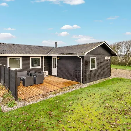 بيت للعطل 4 Bedroom Cozy In *