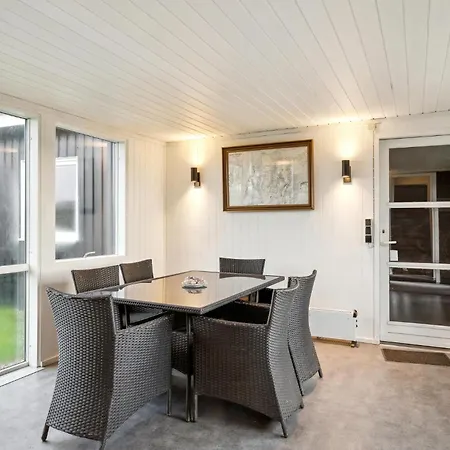 Semesterbostad 4 Bedroom Cozy In
