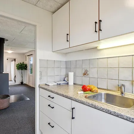 بيت للعطل 4 Bedroom Cozy In