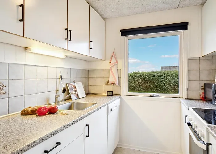 4 Bedroom Cozy In Feriehus