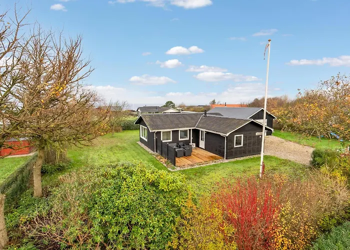 4 Bedroom Cozy In Vinderup