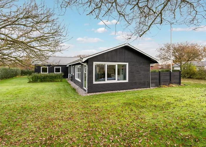 Feriehus 4 Bedroom Cozy In