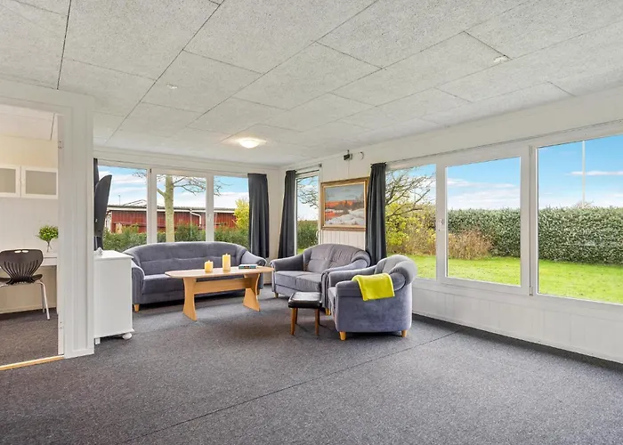 4 Bedroom Cozy In Vinderup