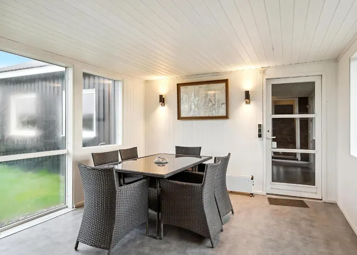 Feriehus 4 Bedroom Cozy In